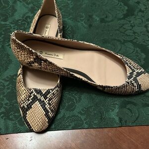 Massimo Dutti Women's Tan and Black Flats size 39